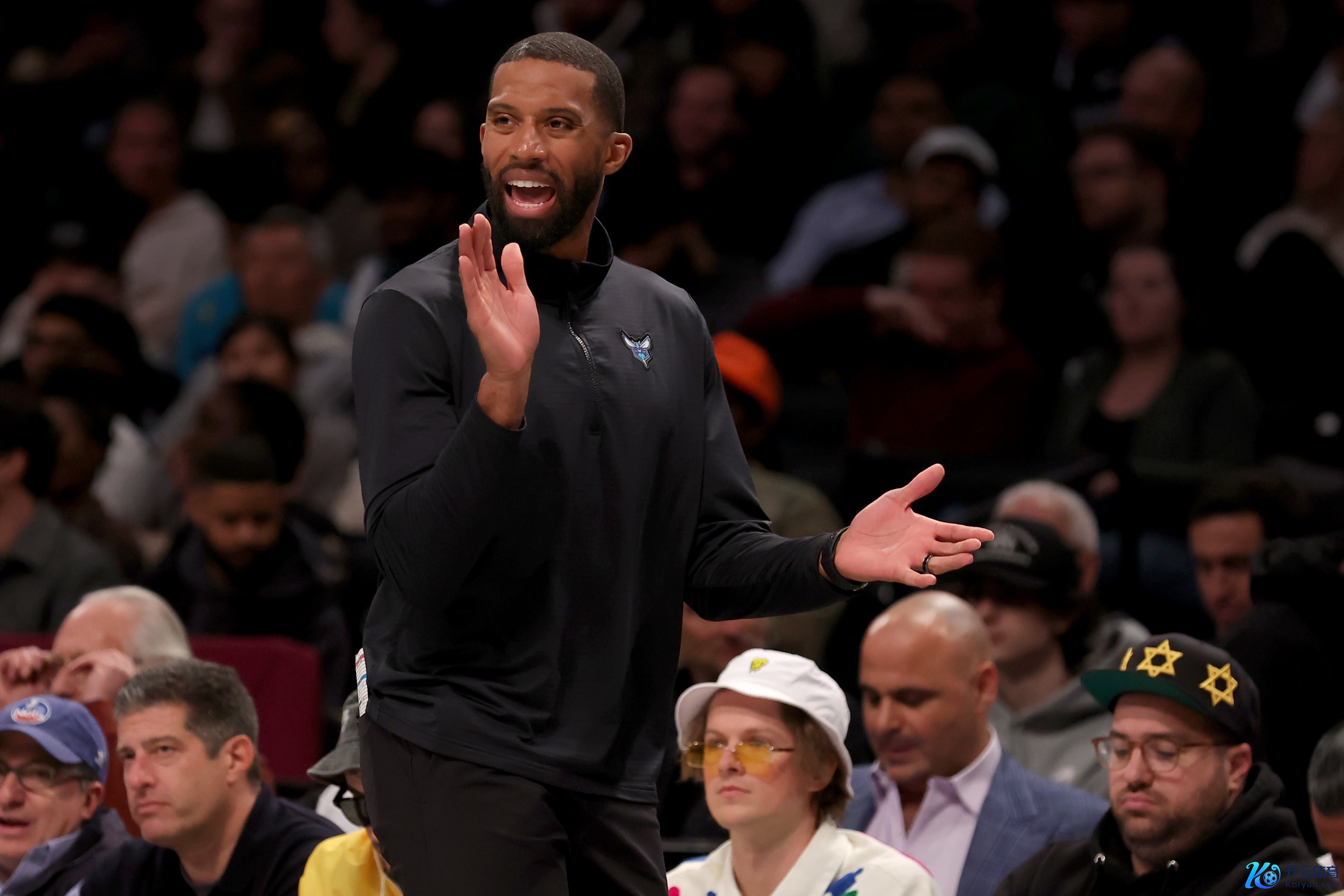 黄蜂主帅：咱们有一支拨色的球队 球员们相互信任